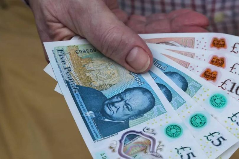 dwp-400-payments-set-to-be-made-early-this-month