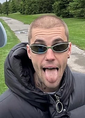 Viral beach photo sparks balding rumours about Justin Bieber