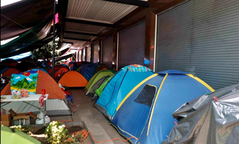 El plantón de maestros de la CNTE ha provocado una disminución en las ventas de hasta 80% en los comercios del Centro Histórico de la Ciudad de México. Foto: Diego Simón Sánchez/EL UNIVERSAL