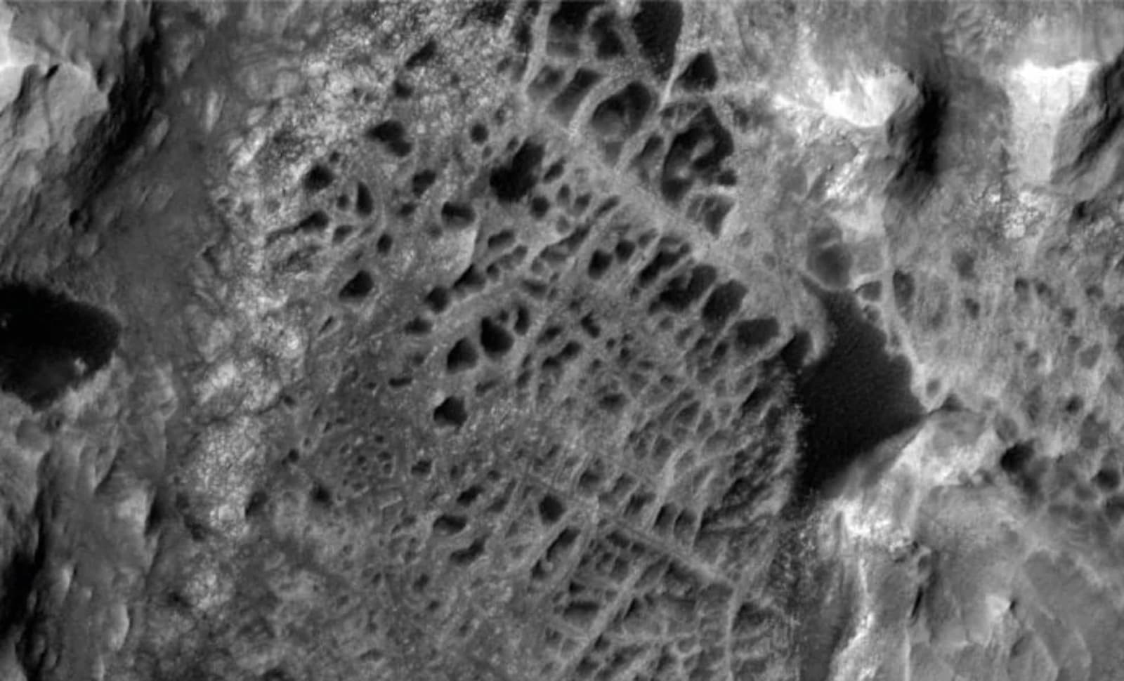 NASA Finds Mysterious Stone Web On Mars, Scientists Baffled