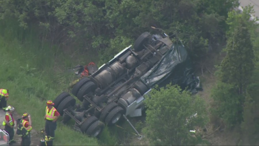 semi-truck-rollover-crash-on-i-55-is-fatal-isp-says