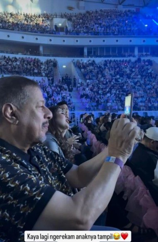 Warta Bandung Barat | Deretan Bintang Indonesia Hadir ke Konser Rossa, Fadil Jaidi Ikut Meriahkan