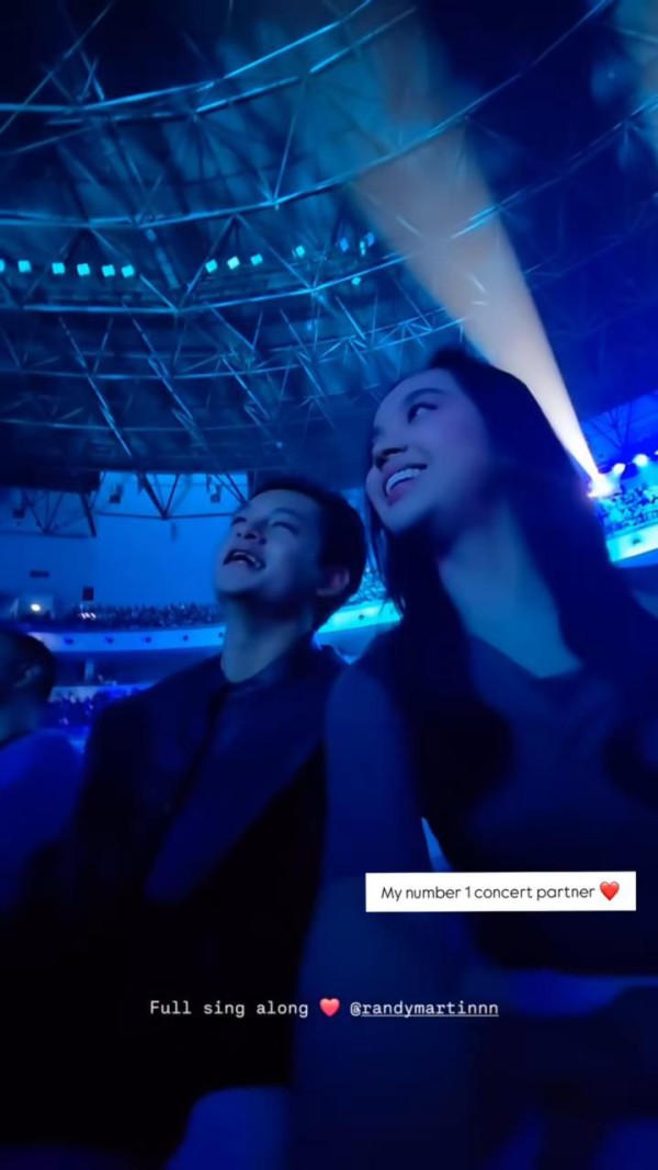 Warta Bandung Barat | Deretan Bintang Indonesia Hadir ke Konser Rossa, Fadil Jaidi Ikut Meriahkan