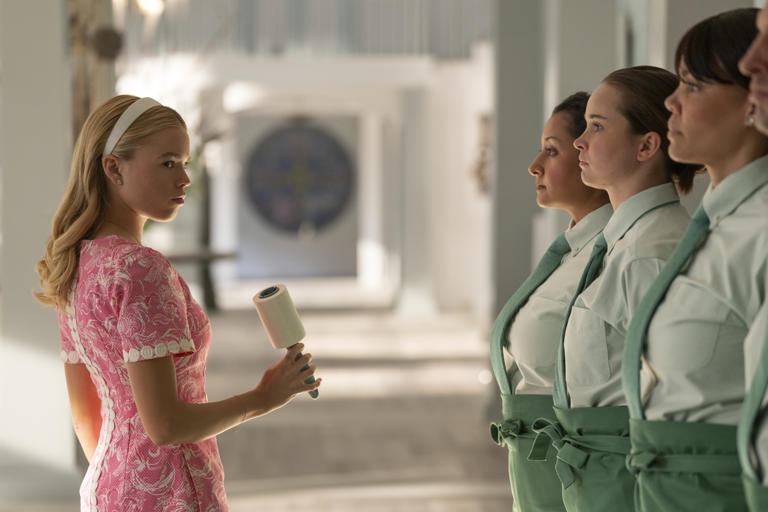 Where was sirens filmed all about the long island locations