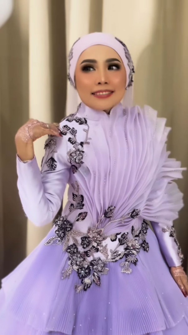 Warta Bandung Barat | 7 Gambar Menggemaskan dari Pernikahan Lolly dan Robi yang Diselenggarakan dengan Sukses Besar!