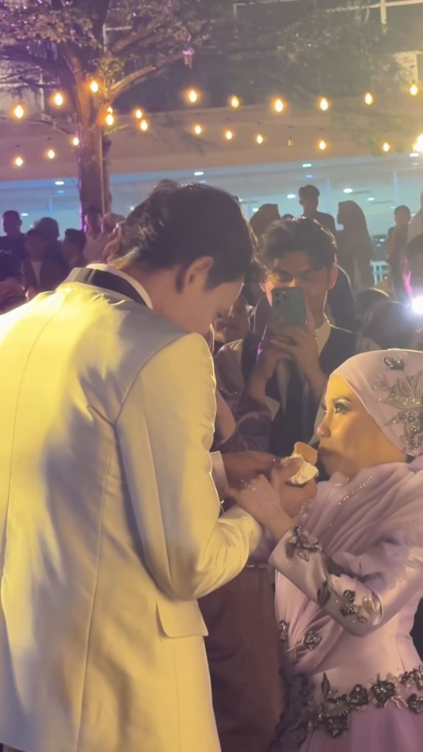 Warta Bandung Barat | 7 Gambar Menggemaskan dari Pernikahan Lolly dan Robi yang Diselenggarakan dengan Sukses Besar!