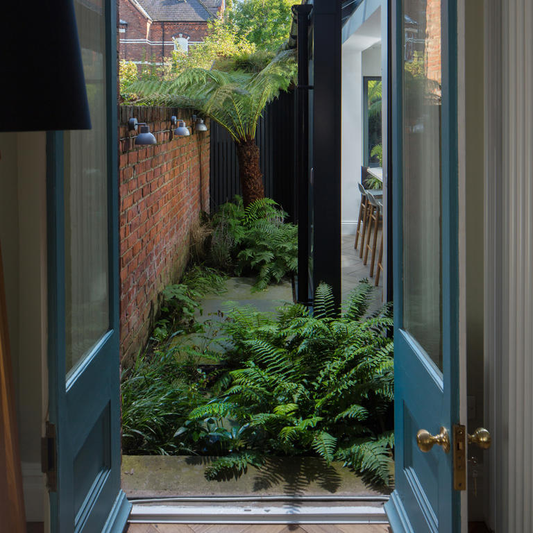 7 side return garden ideas to make the most of this overlooked outdoor ...
