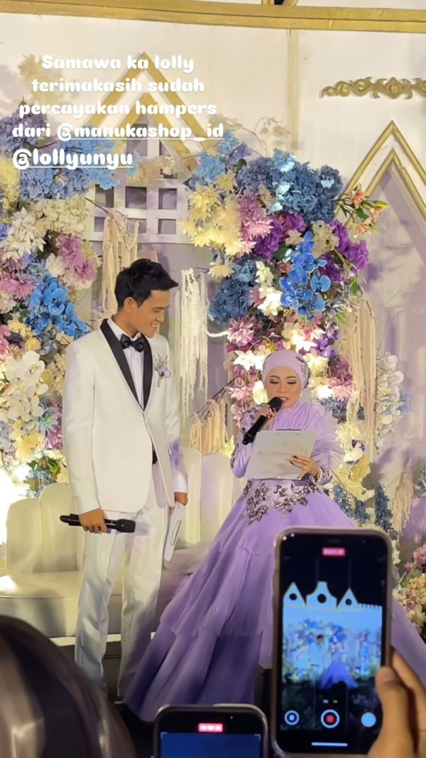 Warta Bandung Barat | 7 Gambar Menggemaskan dari Pernikahan Lolly dan Robi yang Diselenggarakan dengan Sukses Besar!