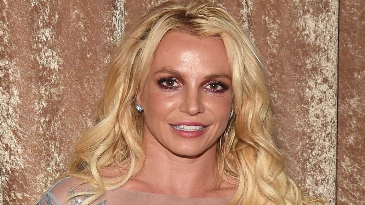 Oops! Britney Spears Caught Smoking MidFlight, Reacts After Getting