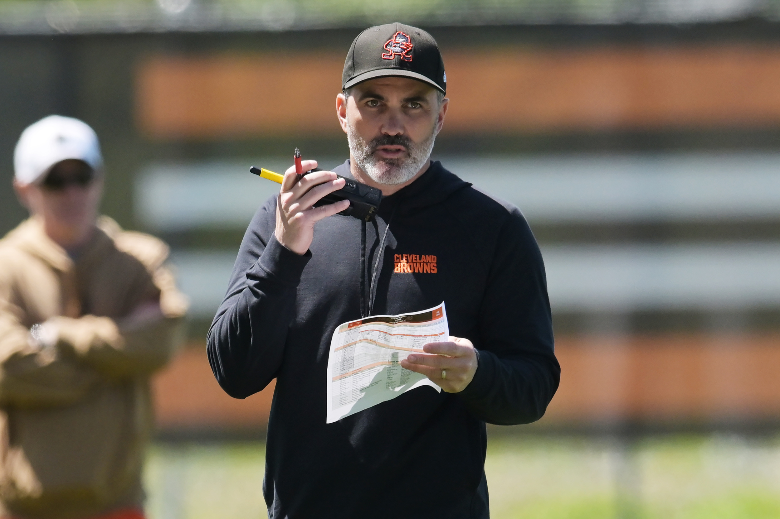 Browns rookie QBs likely to get fewer reps in OTAs
