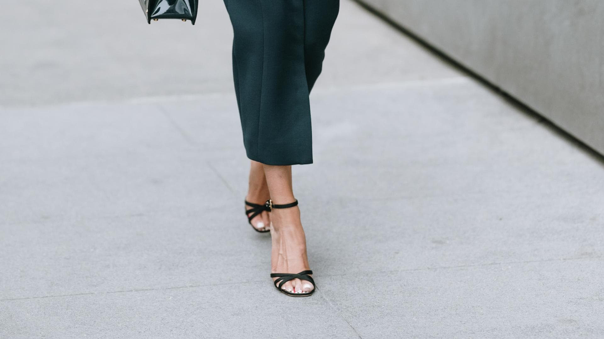 "Champagne Nails" sind im Sommer 2025 der sch&ouml;nste Pedik&uuml;re-Trend in