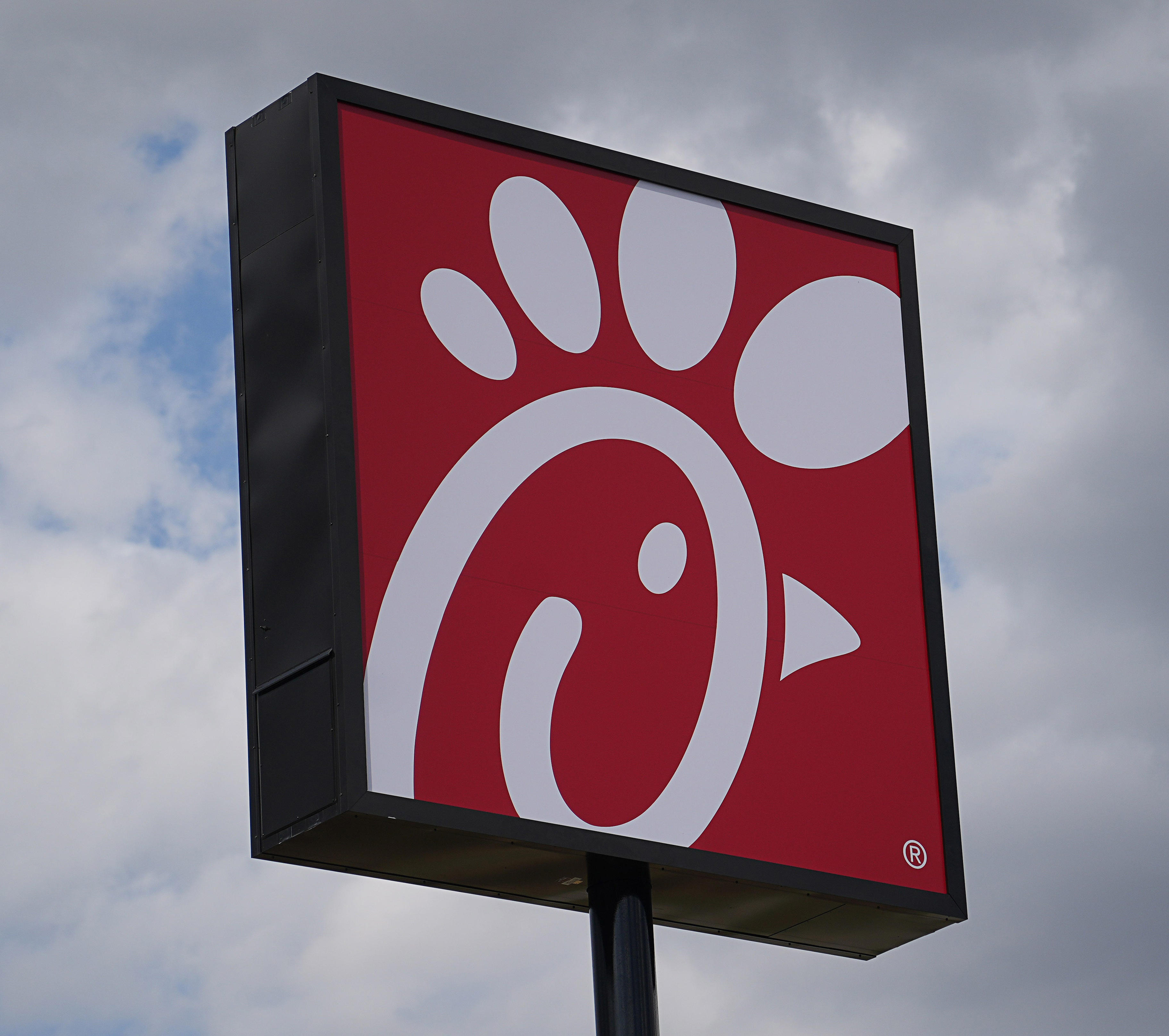 what-restaurants-are-open-on-memorial-day-2025-details-on-chick-fil-a