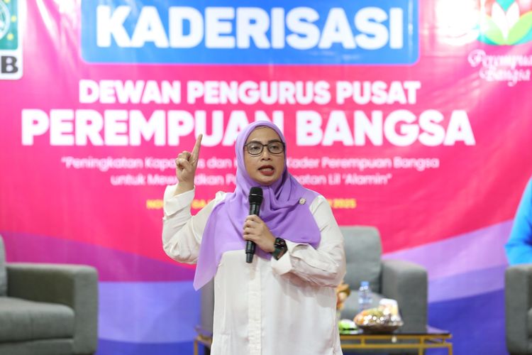 Peringati Hari Santri 2025, Wakil Ketua DPR RI Gelar Khitan Massal di Bondowoso