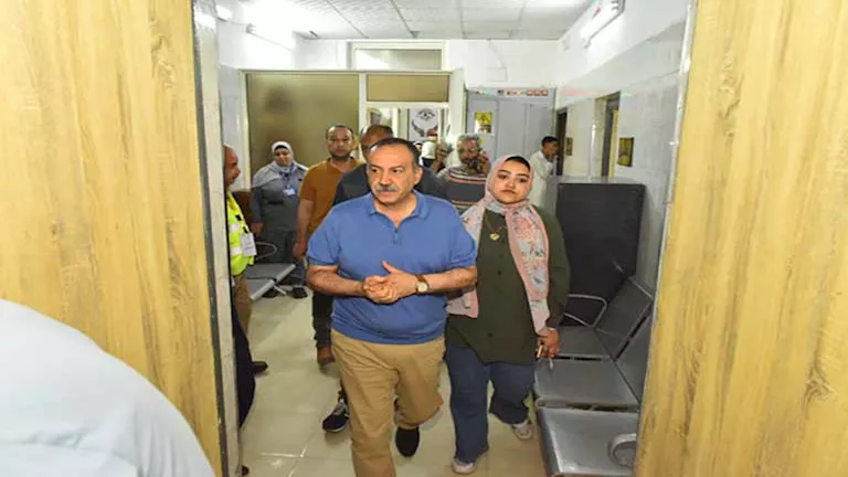 محافظ أسيوط يتفقد مستشفى الرمد