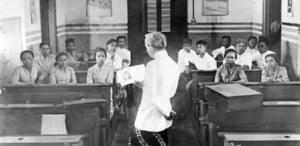 Nederland was 350 jaar de baas in Indonesië. Toch spreekt niemand daar Nederlands. Hoe kan dat?