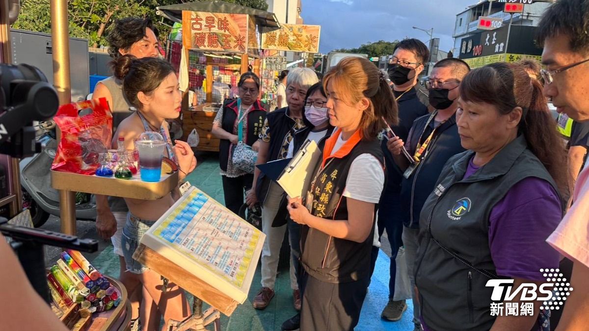 聯合稽查小組24日在消保官的帶領下前往稽查。（圖／TVBS）