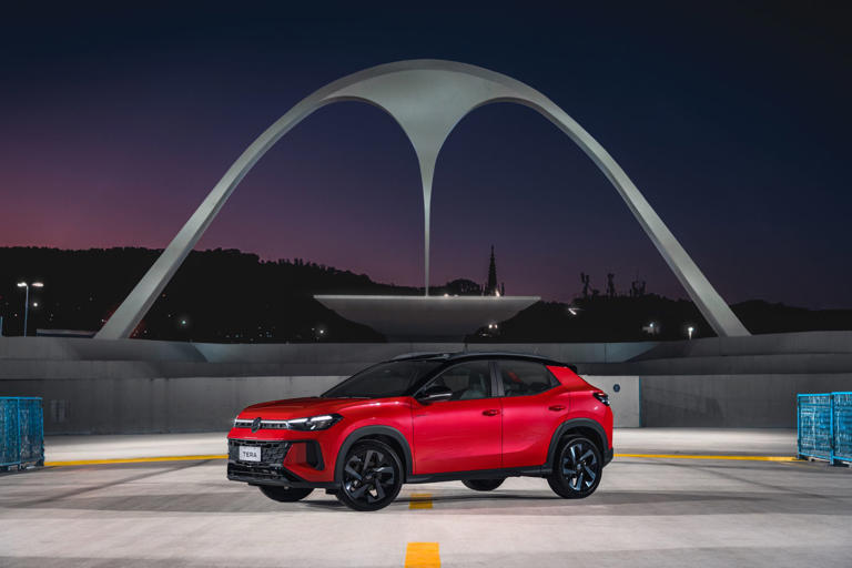 Volkswagen VW Tera High Outfit 2026 vermelha frente parado