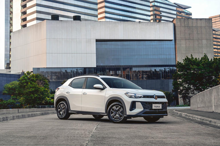 Versão de entrada recorre às rodas de aço de 15 polegadas, adornada por calotas, que foram retiradas do Polo Track