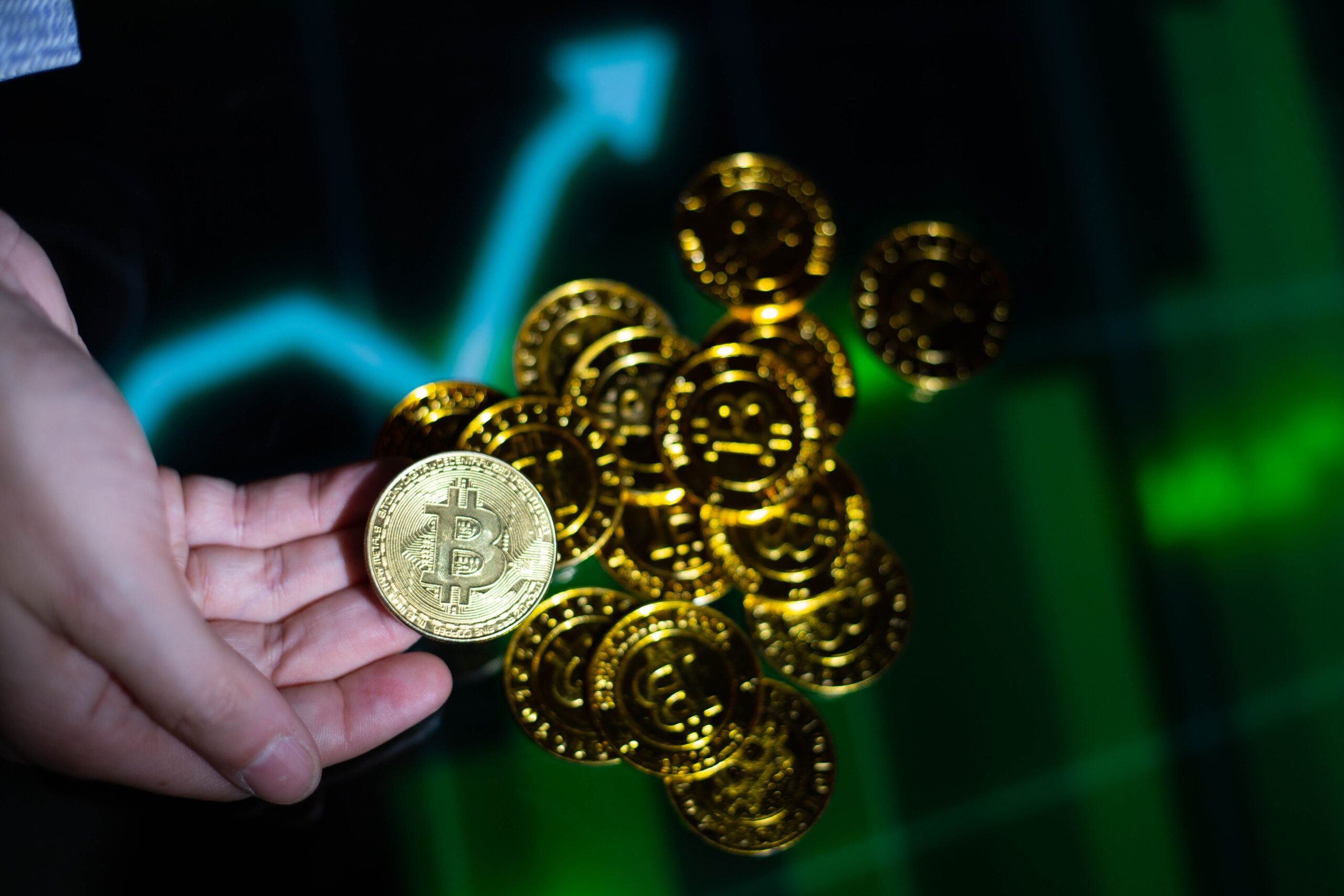 まだいける…」ビットコイン、過去最高値でも「売れない」異例の展開に