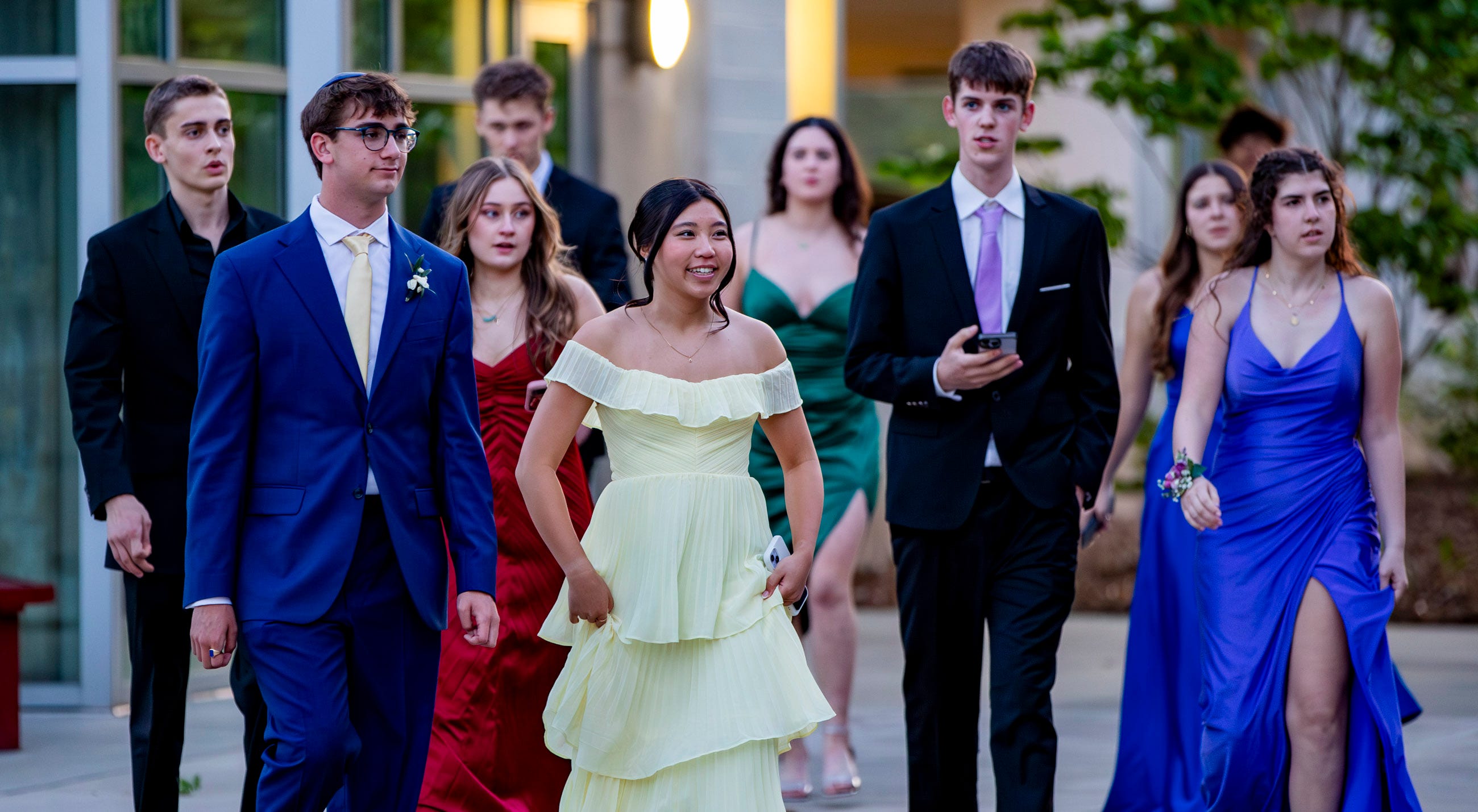 Prom Dress Express offers free gowns, tuxedos for WNC high schoolers