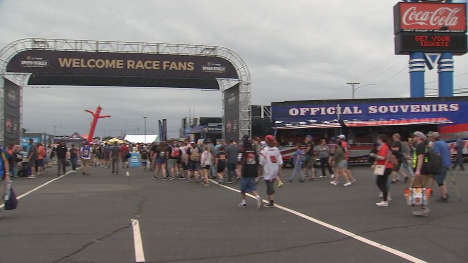 Thousands attend Coca-Cola 600 for Memorial Day weekend