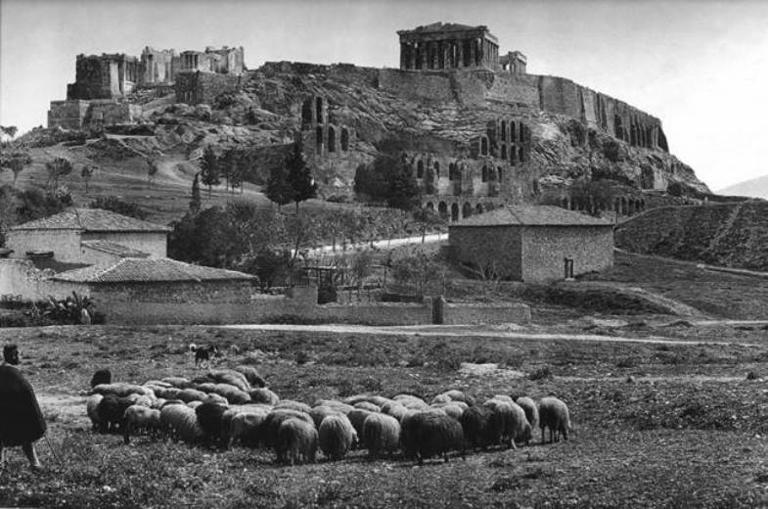 Αθήνα 1900: Μια επαρχιακή πόλη 100.000 ψυχών – Χωράφια στο κέντρο, γιδοπρόβατα στα Πετράλωνα – Η πρώτη άσφαλτος στην Αιόλου το 1902