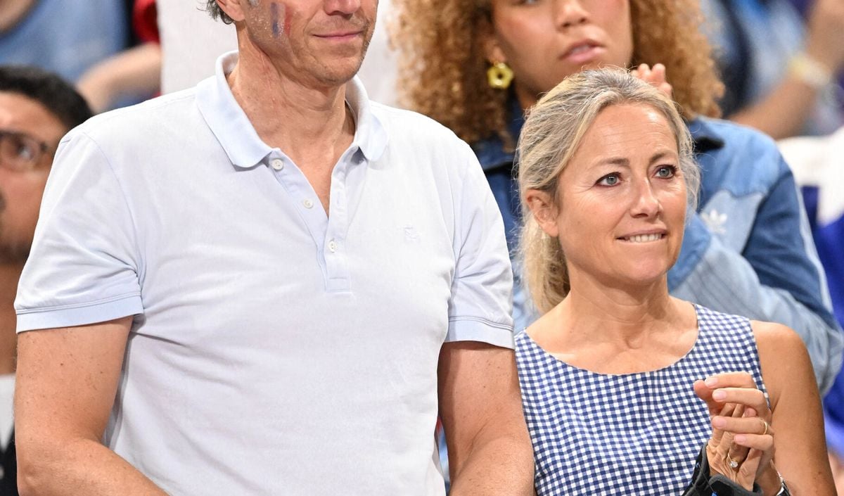 Annoncée évincée du 20 heures de France 2, Anne-Sophie Lapix apparaît au  bras de son