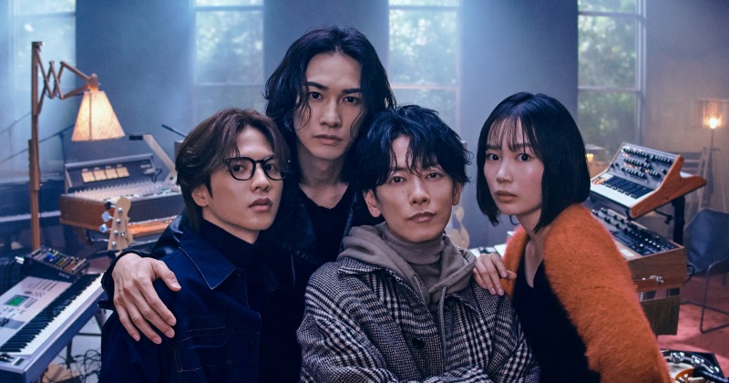 Netflix Glass Heart OVER CHROME Tシャツ Netflix Glass Heart OVER CHROME Tシャツ NETFLIX GLASS HEART