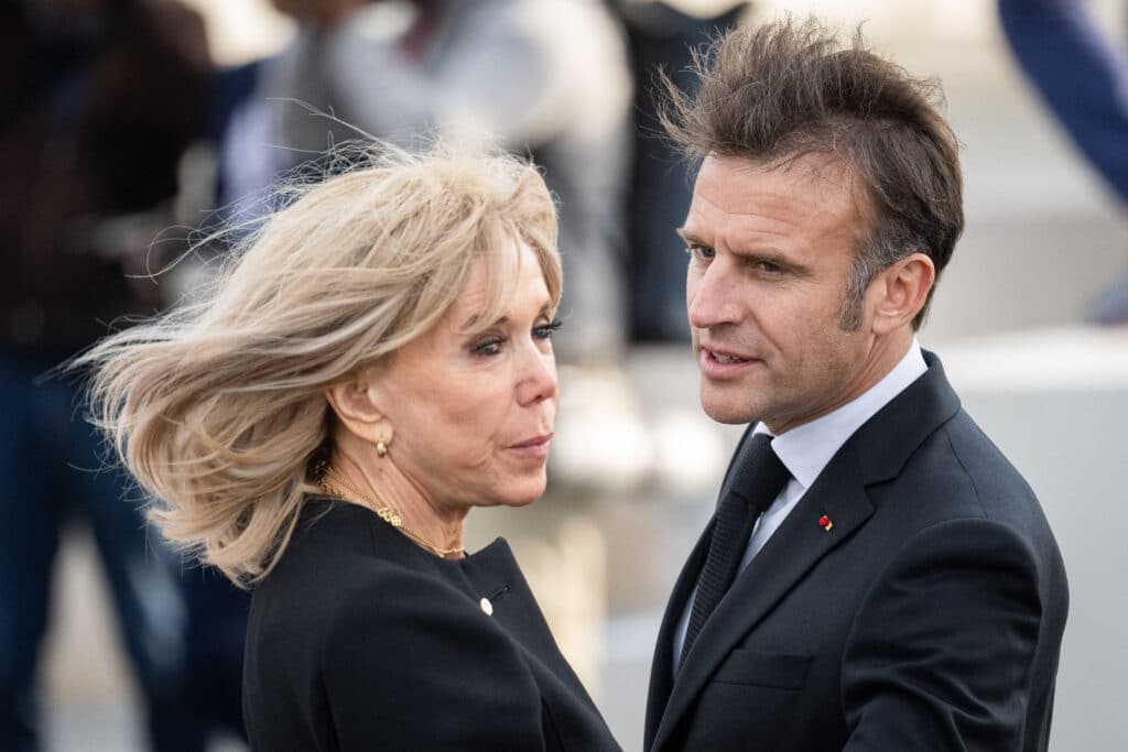 Claque de Brigitte à Emmanuel Macron au Vietnam : une nouvelle vidéo publiée, leurs visages totalement fermés