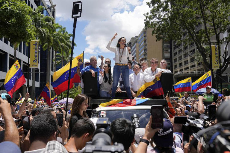 Maria Corina Machado, Venezuela'nın başkenti Karakas'ta Devlet Başkanı Nicolas Maduro'nun yeniden seçilmesine karşı düzenlenen protestoya öncülük ediyor, 28 Ağustos 2025. Ariana Cubillos/Copyright 2024 The AP. All rights reserved
