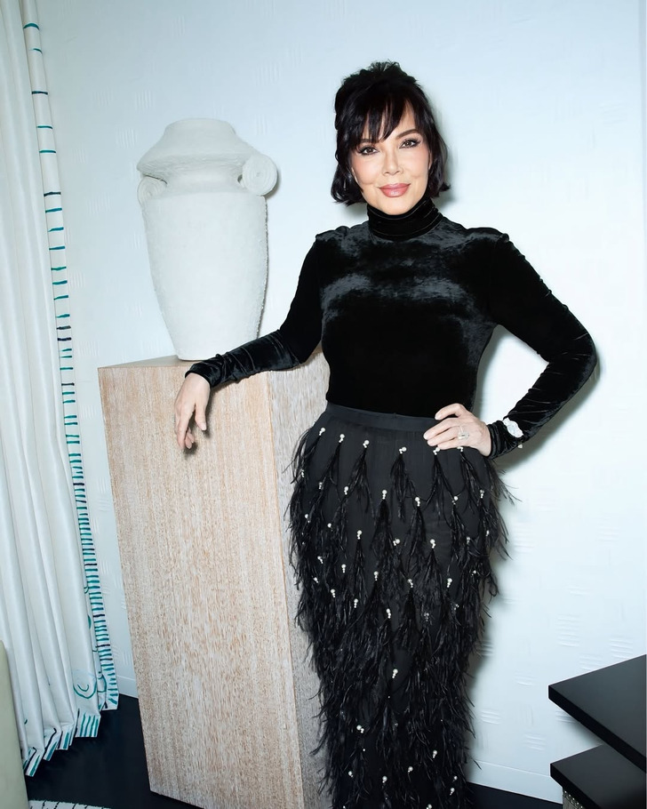 “Looks Like Kim,” Kris Jenner’s New Look Goes Viral and Experts Point