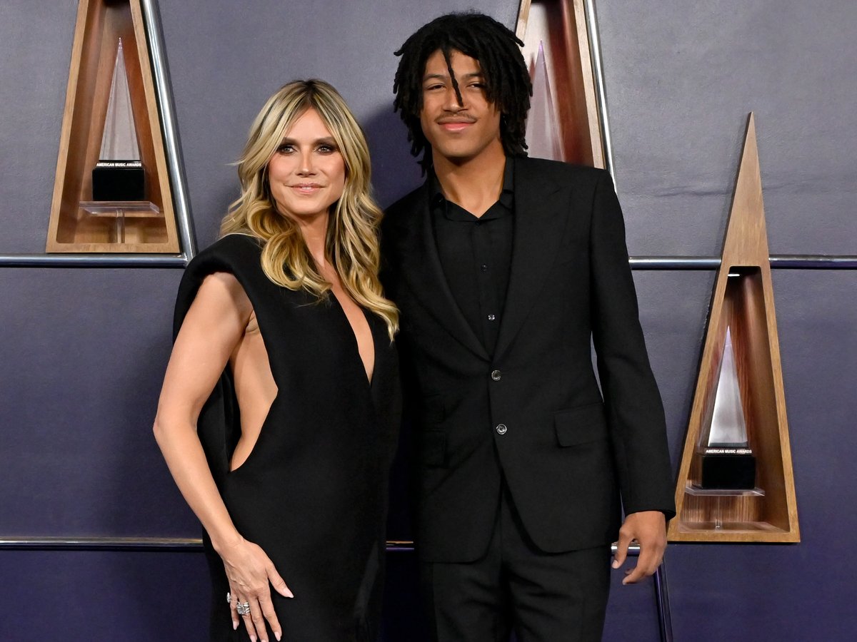 Heidi Klum strahlt mit Sohn Henry bei AMAs