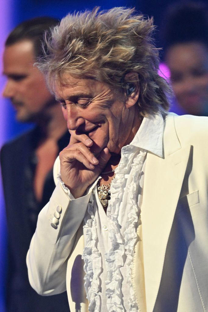 Rod Stewart makes heartbreaking announcement amid health issues: 'I'm awfully sorry'