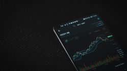 Saham ADRO Naik ke Rp1.730 pada 30 September 2025, Investor Pantau Harga Batu Bara