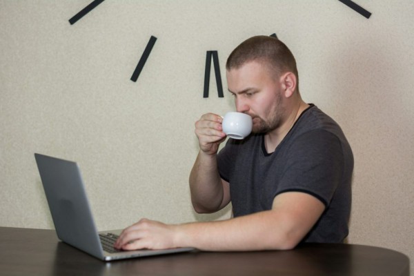 5 Jenis Personalitas MBTI Paling Produktif di Kafe, ENTP Masuk Daftar!