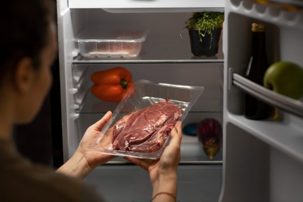 5 Tips Jitu untuk Menyimpan Daging Kurban di Kulkas dengan Baik dan Bebas Bau