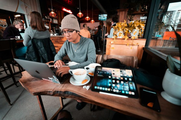 5 Jenis Personalitas MBTI Paling Produktif di Kafe, ENTP Masuk Daftar!