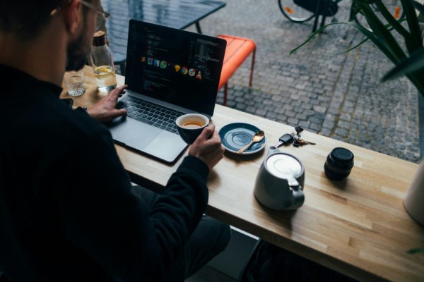 5 Jenis Personalitas MBTI Paling Produktif di Kafe, ENTP Masuk Daftar!