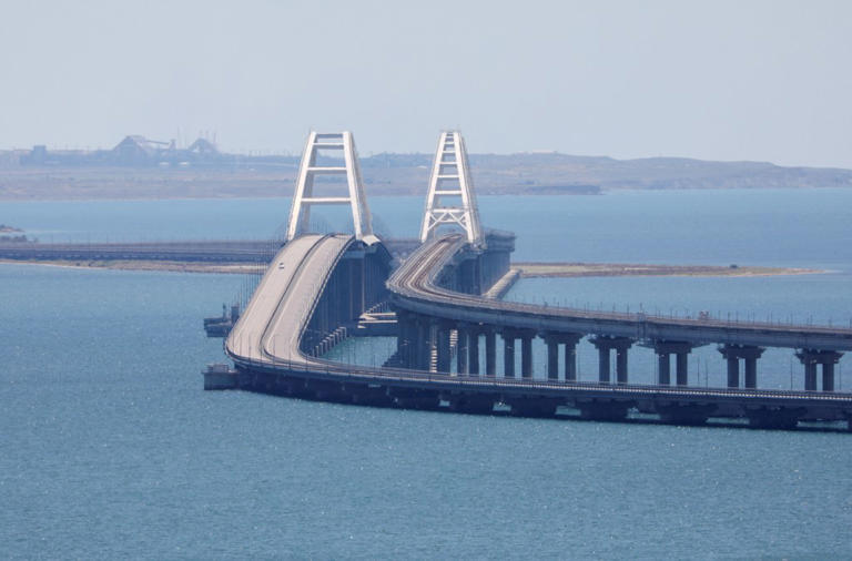 Ukraine strike decimates only bridge connecting Russia and Crimea ...
