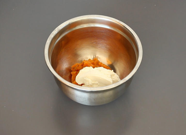 Pumpkin and ricotta sauce, perfect for serving pasta or filling ravioli!