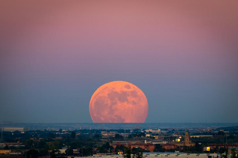 The 2025 Strawberry Moon Isn't Actually Red, but It Can Turn Off a Star
