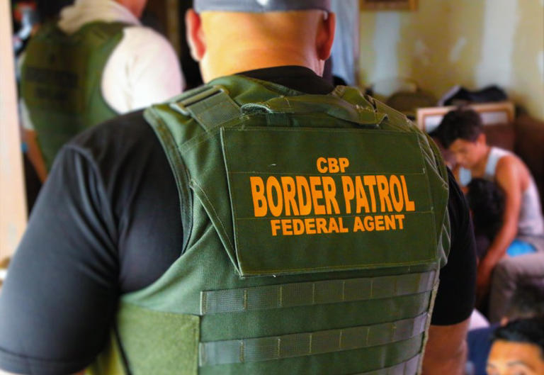 Border Patrol agents shoot armed woman in Chicago neighborhood