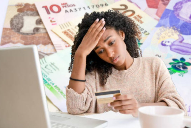DataCrédito recopila información crediticia de millones de colombianos. Fotomontaje a partir de imágenes de iStock.