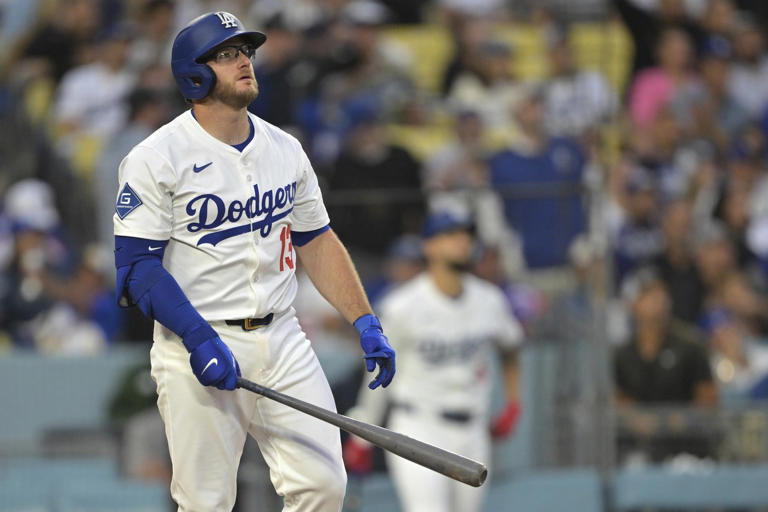Muncy's 2 homers and Freeman's RBI double lift Dodgers over Mets 6-5 in 10 innings
