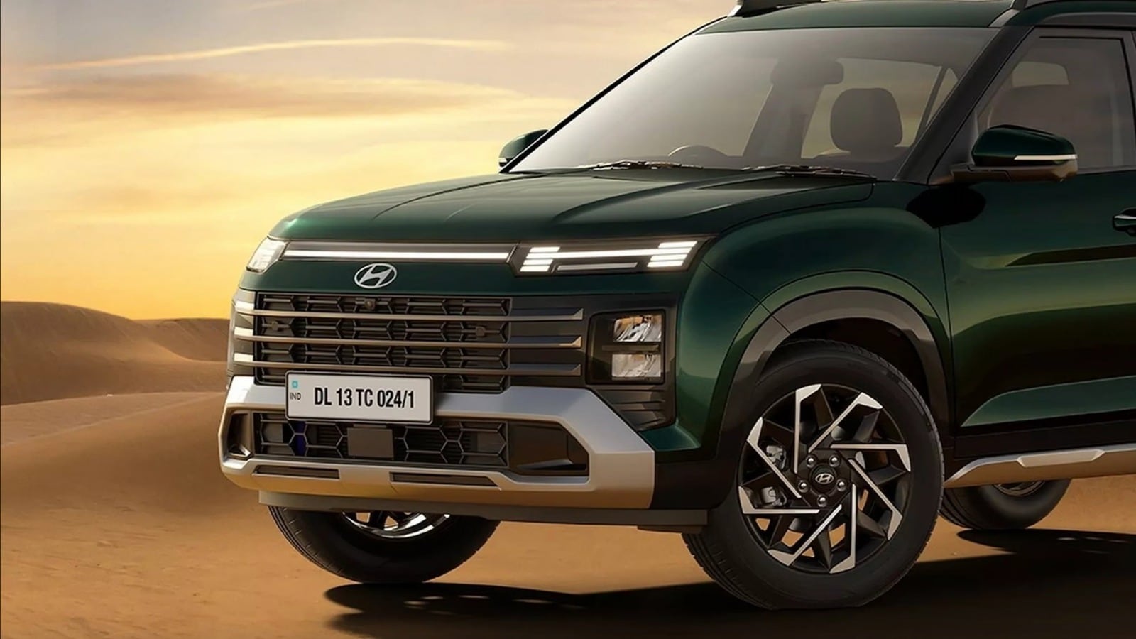 Hyundai Alcazar diesel now gets panoramic sunroof in new corporate variant