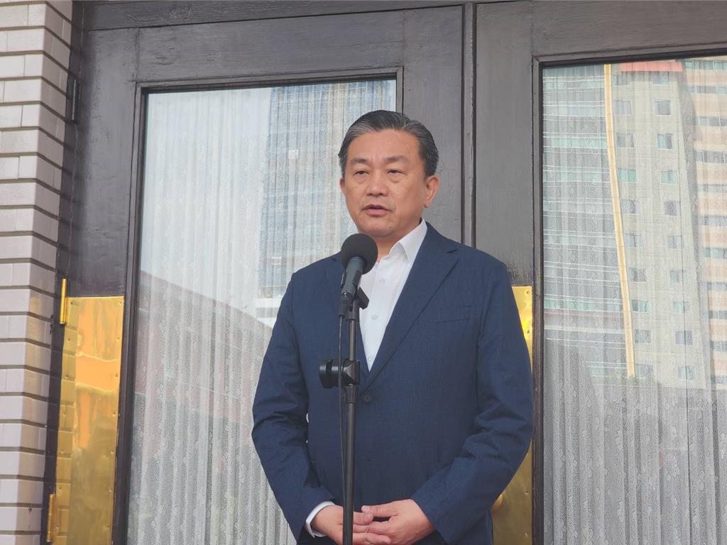 馬紹爾總統軍禮淋雨不禮貌？綠委解釋外交慣例