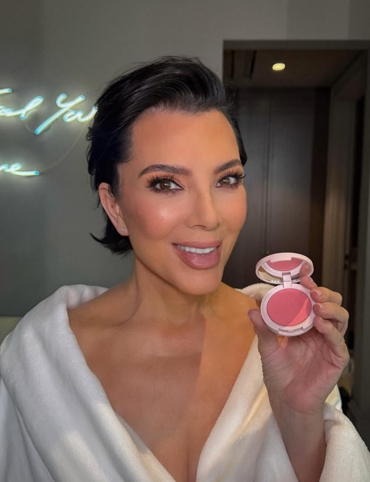 “Best Facelift Ever,” Kris Jenner Looks Half Her Age After Surgery