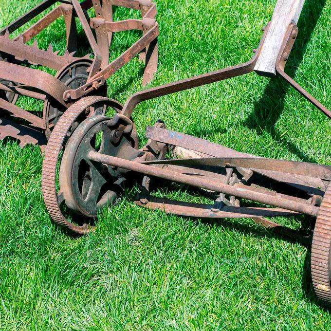 10 Vintage Lawn Mowers You Just Have to See