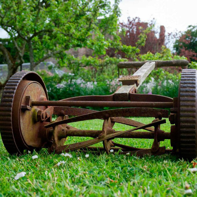 10 Vintage Lawn Mowers You Just Have to See