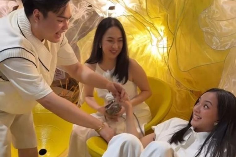 AA1G60W6 Agatha Pricilla Nikmati Pertunjukan Seni, Teknologi, dan Aroma yang Menggugah Sensasi